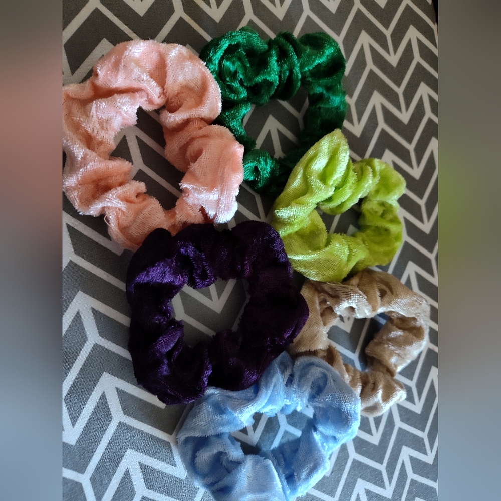 Set of 6 Velvet Scrunchies in Assorted Colors